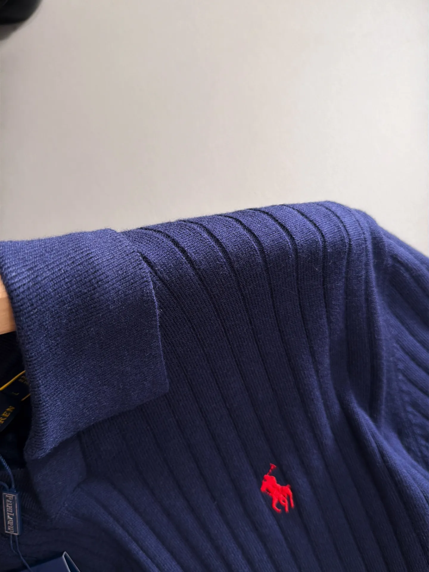 🛫🛫🛫High version Ralph Lauren 2026 autumn and winter New Arrival cardigan! High-quality imported fabrics and high-density knitting, Versatile sweaters are so handsome! Logo! More durable and less deformable. The counter version is a must-have for daily commuting. Light luxury. Premium products are simple, fashionable and elegant. Simple Versatile style does not look picky on the upper body. The upper body is stylish but not tight. Suitable for travel, leisure and other types of party occasions. Simple, neat and uncomplicated. Impeccable details. The design concept of brand elements embodies high quality. It feels delicate and soft and can be easily held in various styles. Classic fashion clothing, which is sought after every year, has become popular all over the world! ​Sizes:M-3XL